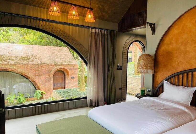 استراحتگاه Maida Lodge