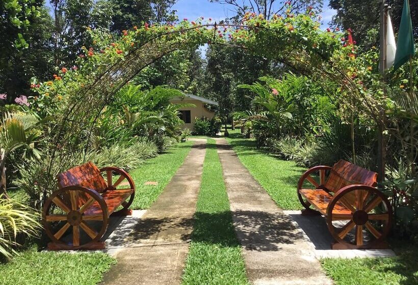 هاستل Camiguin Lanzones Resort