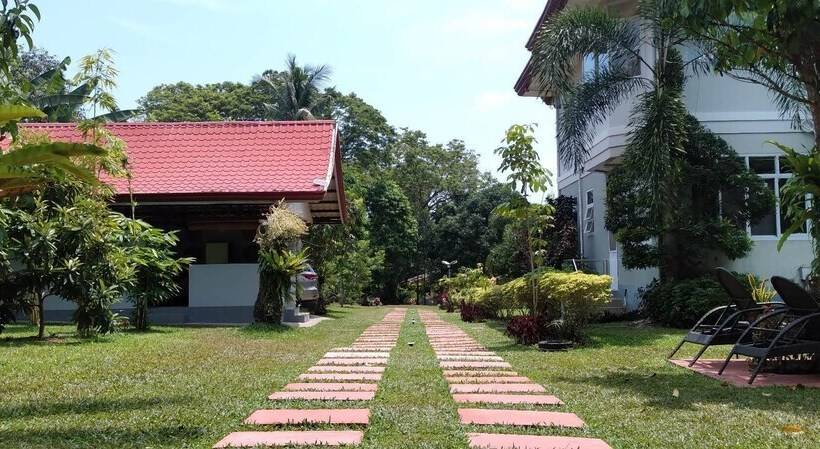 فندق صغير Camiguin Lanzones Resort