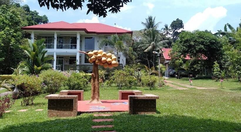 فندق صغير Camiguin Lanzones Resort