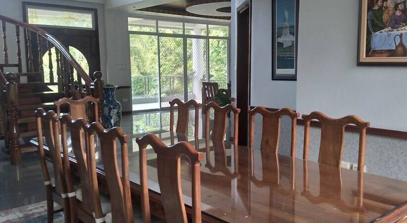 فندق صغير Camiguin Lanzones Resort
