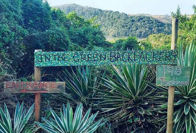 فندق صغير In The Green Backpackers