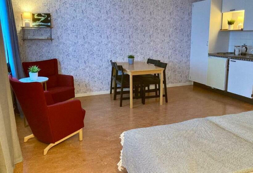 הוסטל Kuttainen Lodge