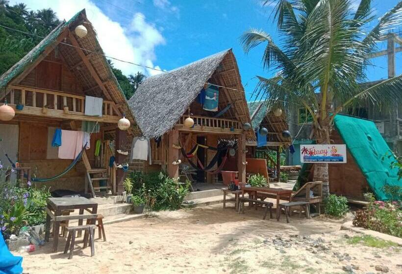 فندق صغير Titaays Surfers Inn