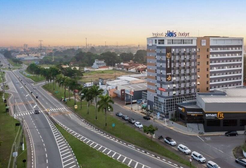 Отель Ibis Budget Pindamonhangaba