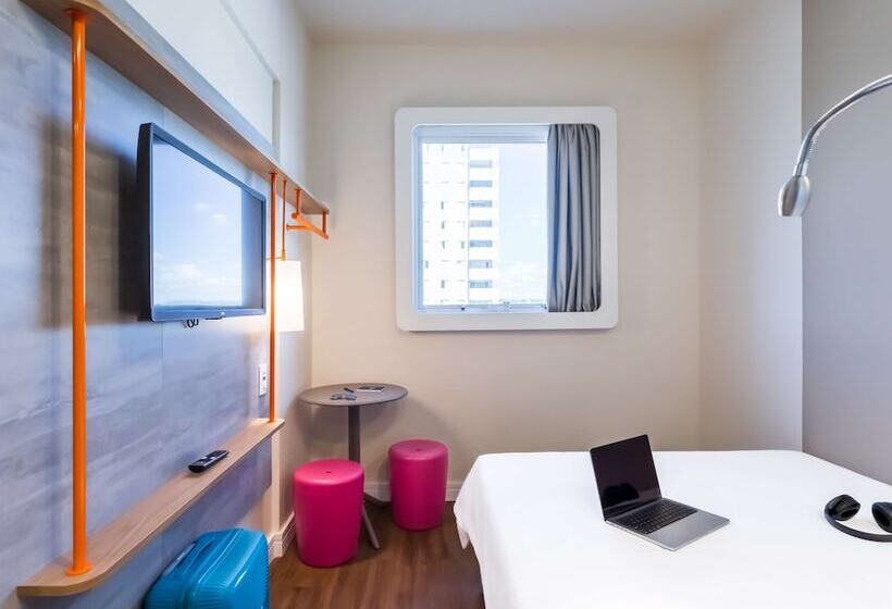 Отель Ibis Budget Pindamonhangaba