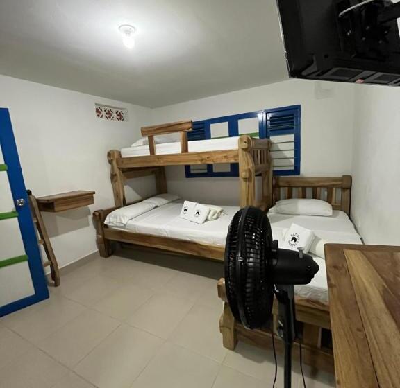 Отель Nativo Hostel Venecia