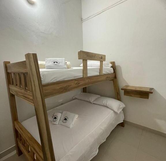 Отель Nativo Hostel Venecia