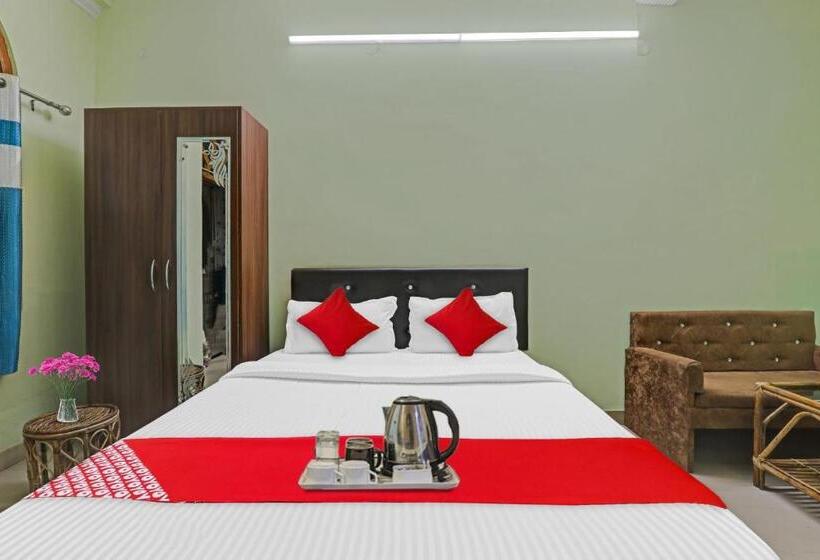 בית מלון כפרי Oyo Flagship 70361 K R Residency