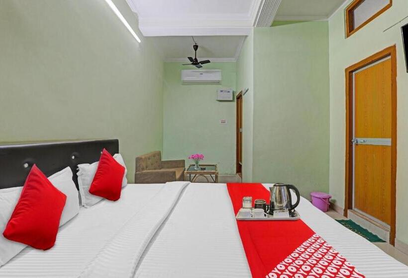 호텔 Oyo Flagship 70361 K R Residency