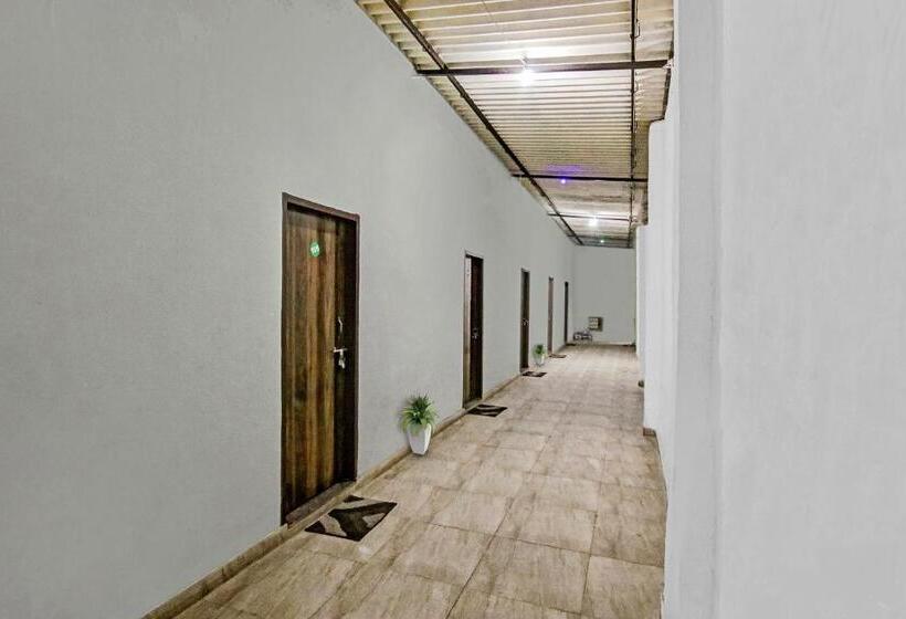 בית מלון כפרי Oyo Flagship Prince In