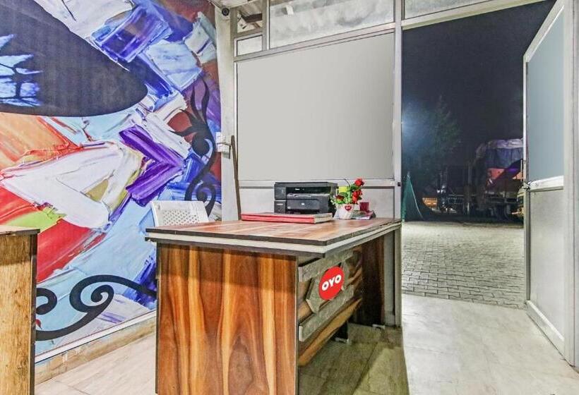 בית מלון כפרי Oyo Flagship  Prince In