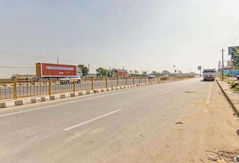 בית מלון כפרי Oyo Flagship  Prince In