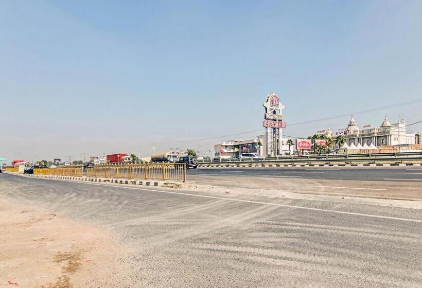 בית מלון כפרי Oyo Flagship  Prince In