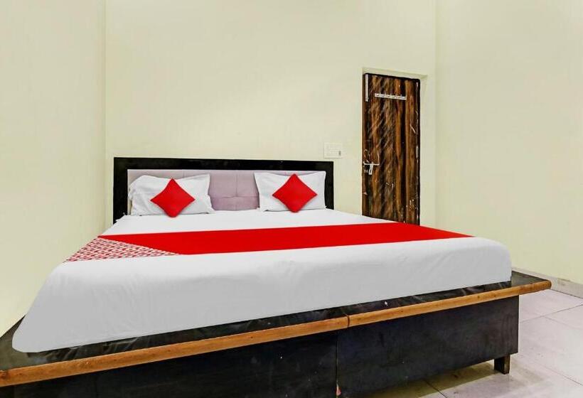 בית מלון כפרי Oyo Flagship  Prince In