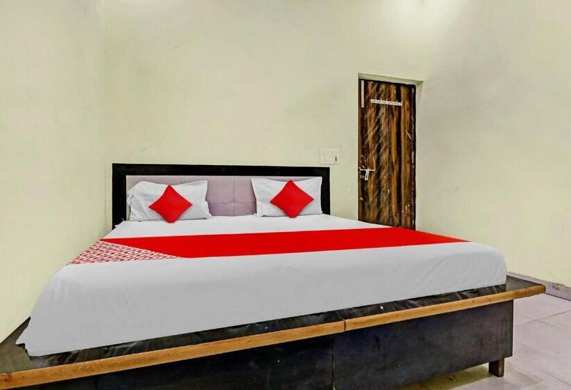 בית מלון כפרי Oyo Flagship  Prince In