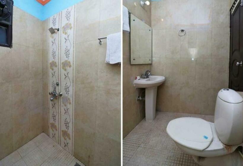 ホテル Oyo Light And Night