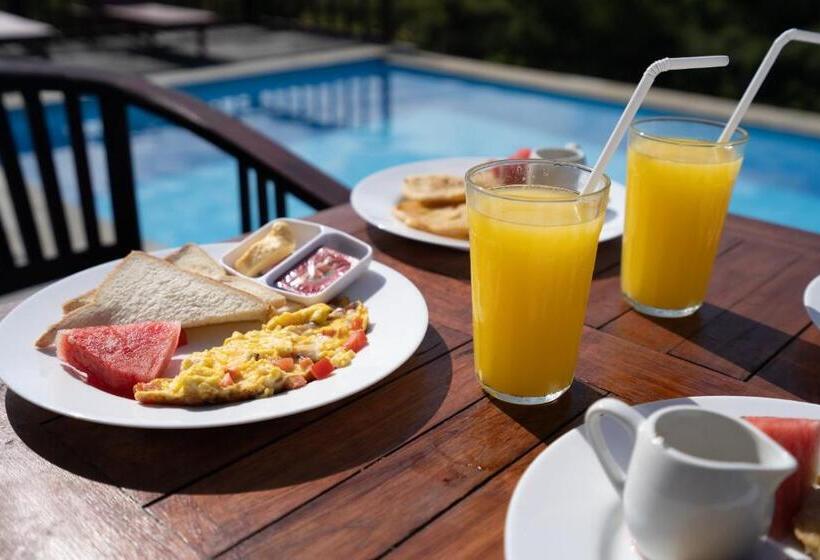 בית מלון כפרי Pini Sentana Village Nusa Penida