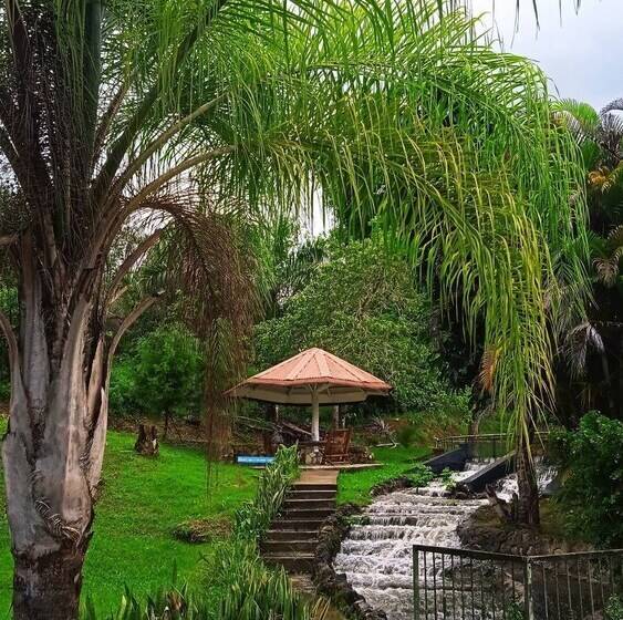 בית מלון כפרי Serapius Green