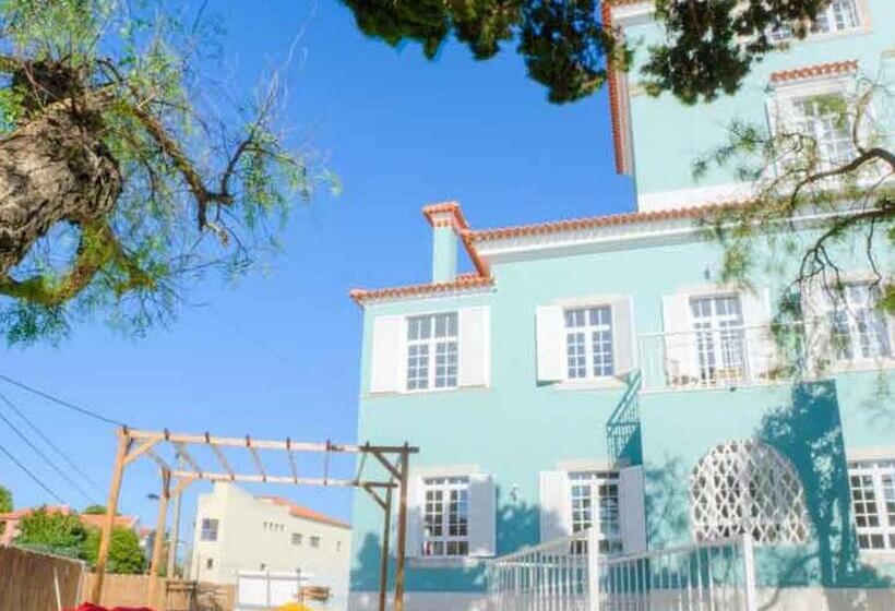 Общежитие Impact Beach House