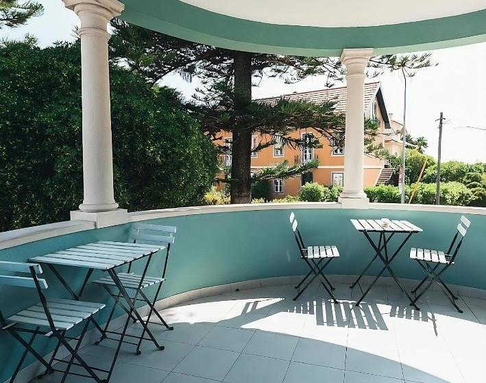 Общежитие Impact Beach House