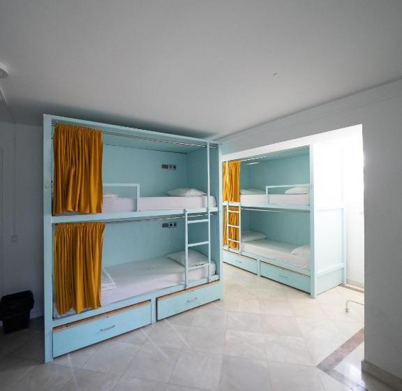 Общежитие Impact Beach House