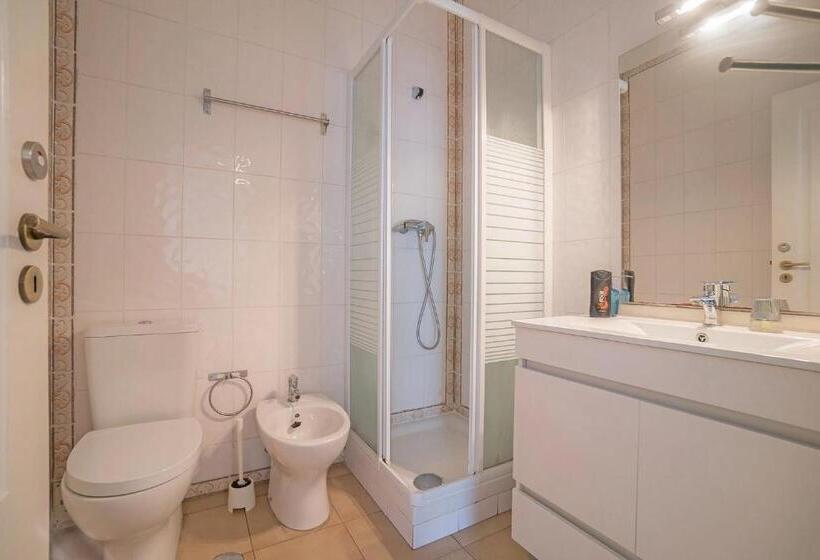 Общежитие Impact Beach House