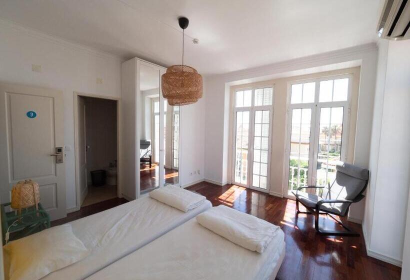 Общежитие Impact Beach House