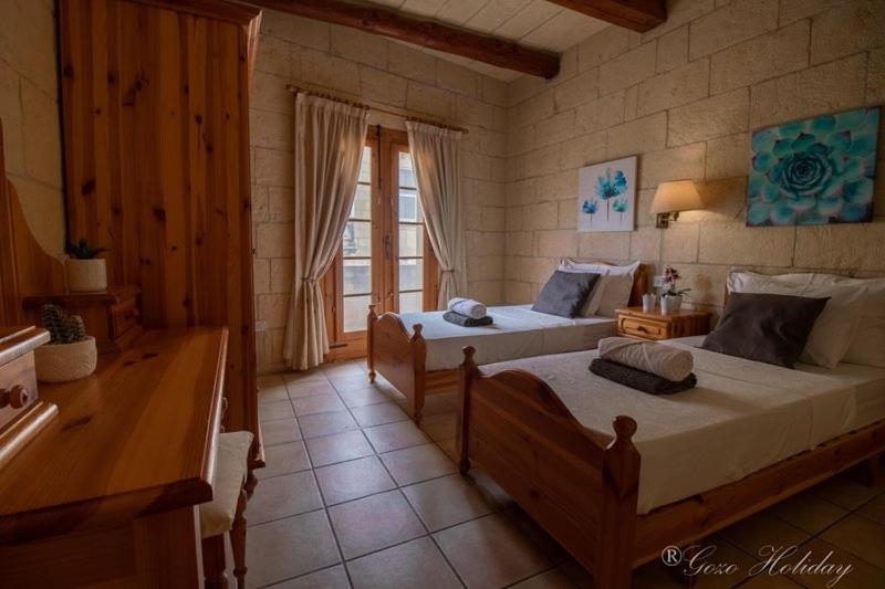 تختخواب و صبحانه Hibiscus