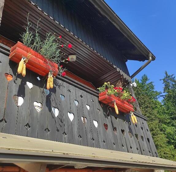 تختخواب و صبحانه Smučarska Koča