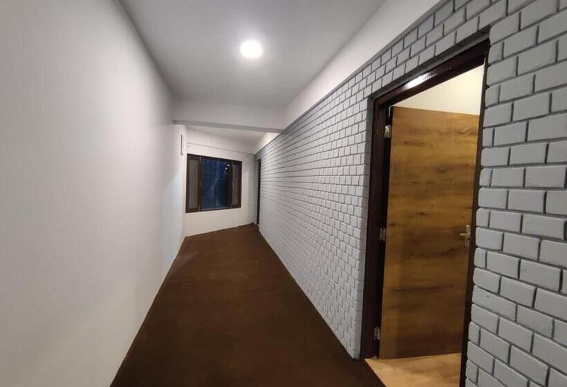 Hotel Apricot Inn Kargil