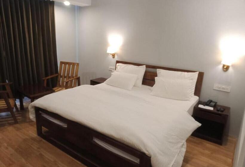 Hotel Apricot Inn Kargil