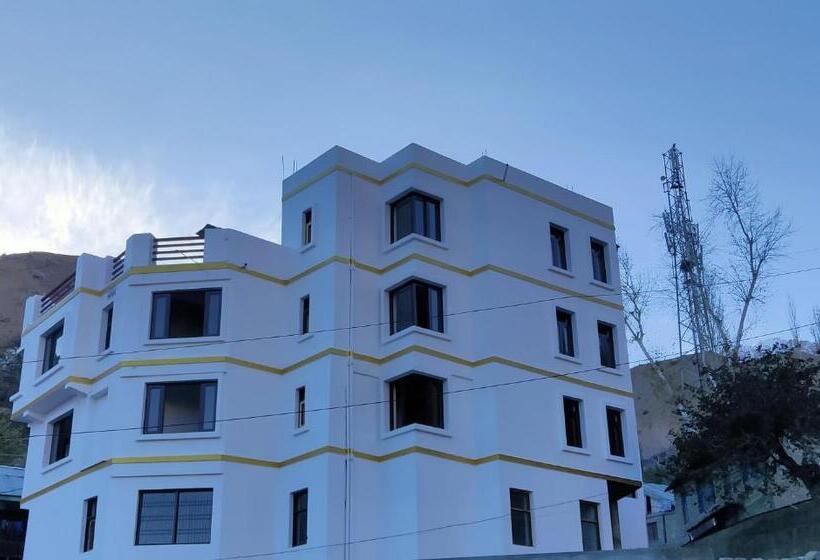 Hotel Apricot Inn Kargil