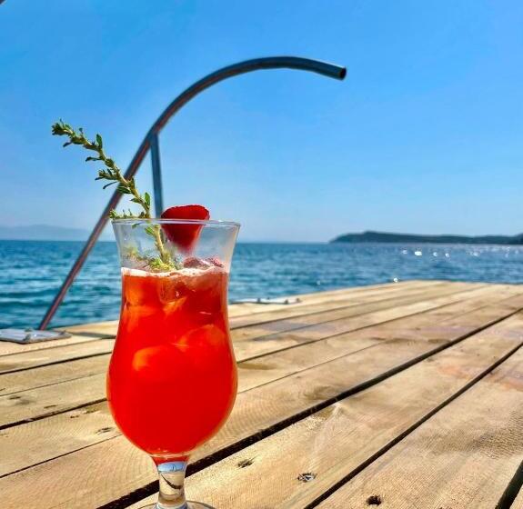 בית מלון כפרי Assos Gazebo