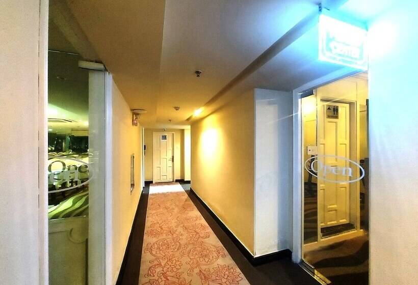 California Saigon Hotel & Rooftop Pool