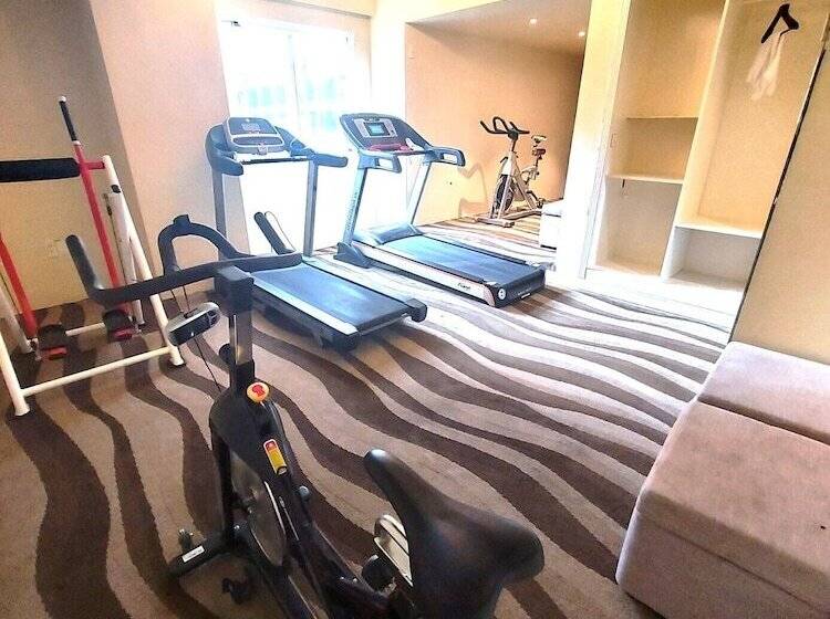 California Saigon Hotel & Rooftop Pool