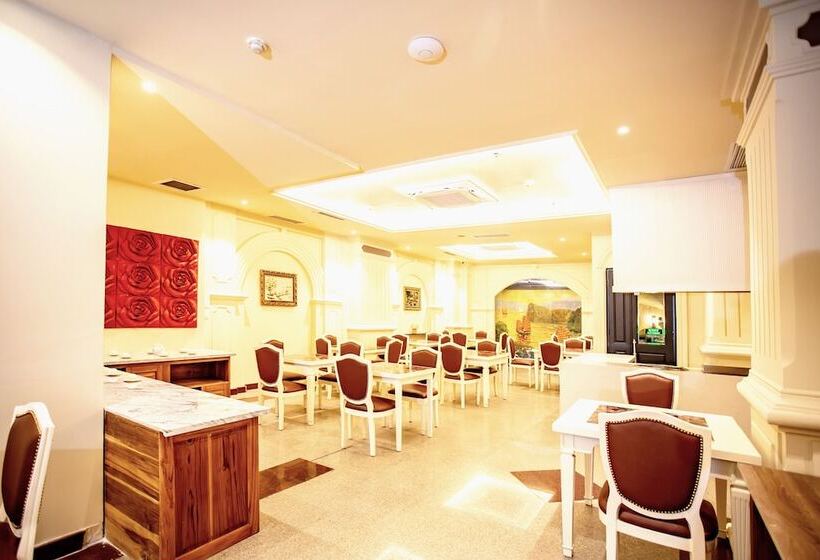 California Saigon Hotel & Rooftop Pool