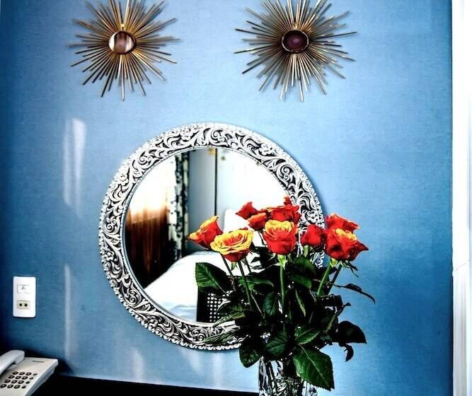 California Saigon Hotel & Rooftop Pool