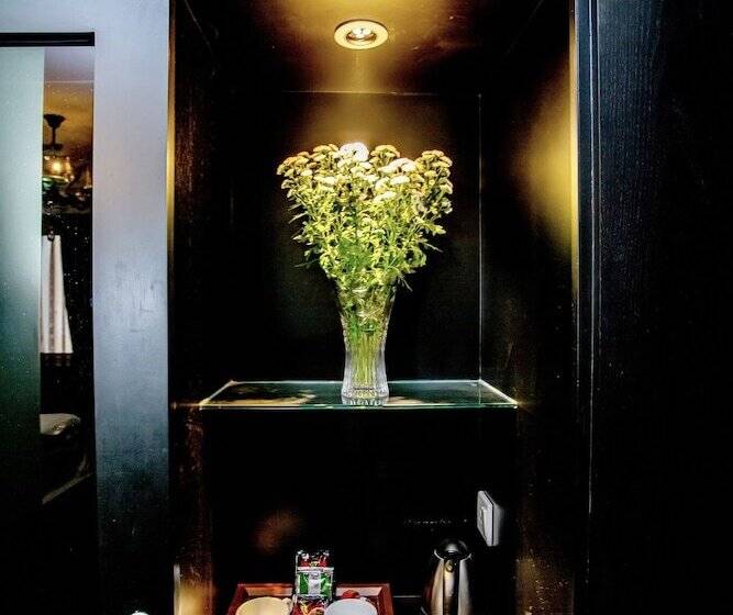 California Saigon Hotel & Rooftop Pool