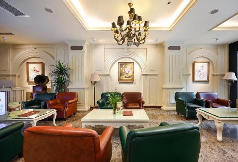 California Saigon Hotel & Rooftop Pool