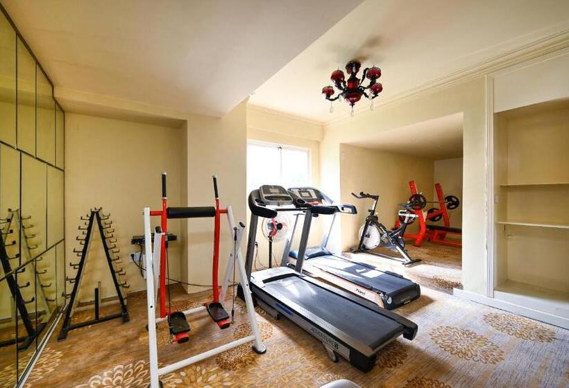 California Saigon Hotel & Rooftop Pool