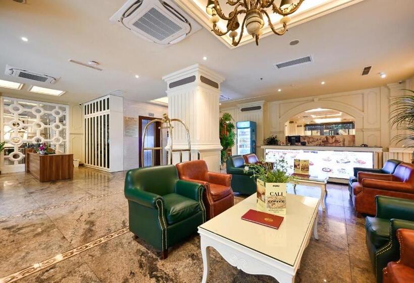 California Saigon Hotel & Rooftop Pool