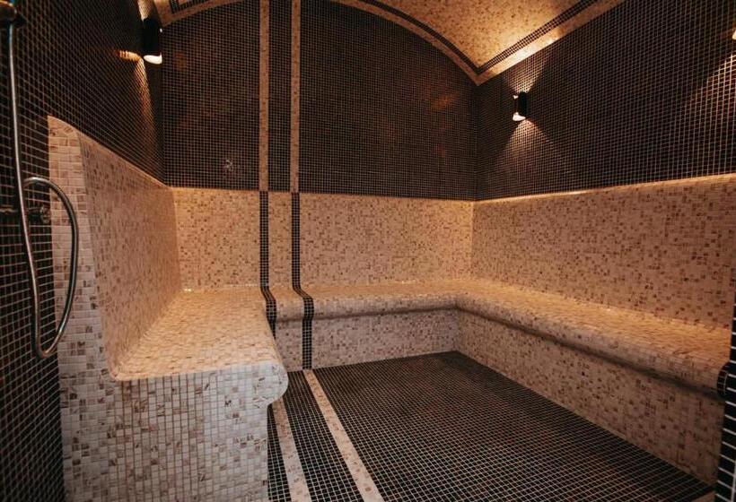 هتل Castle Resort Spa