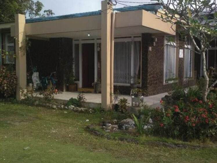 ホテル Express O 92070 Mando Homestay Syariah