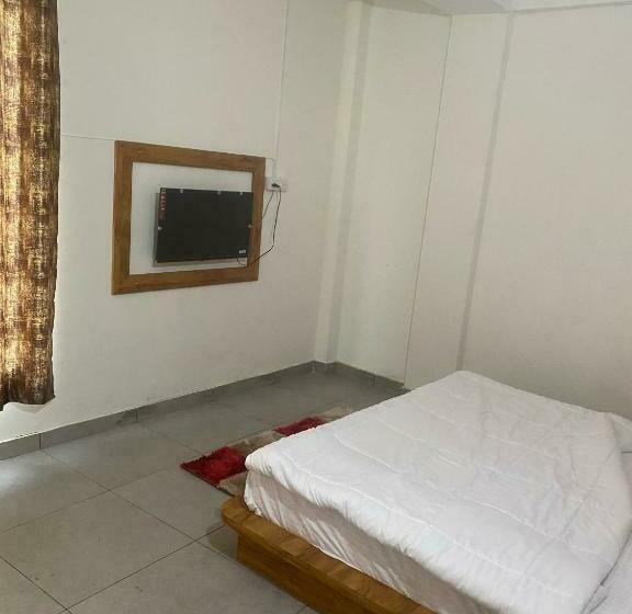 Отель Oyo Barry Love