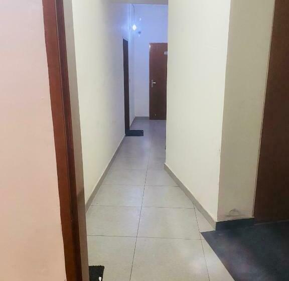 Отель Oyo Barry Love