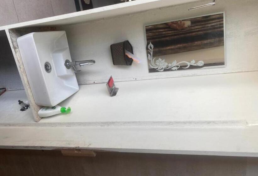 Отель Oyo Barry Love