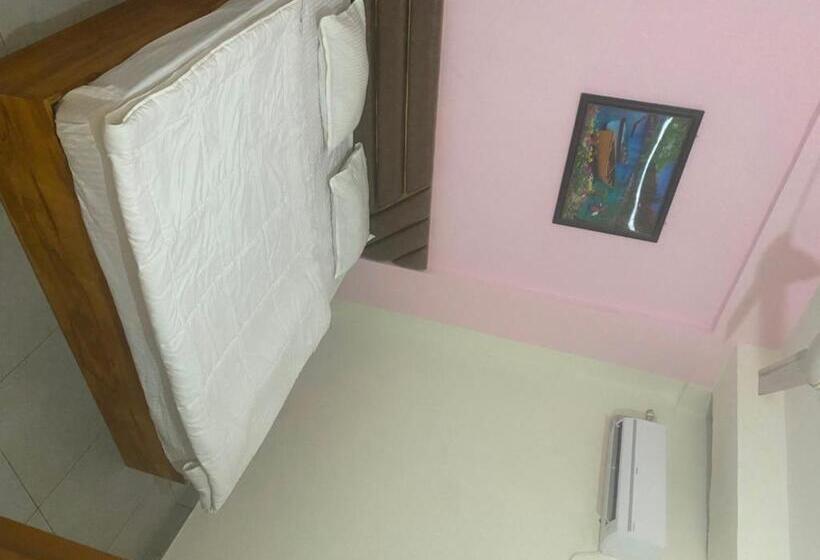 Отель Oyo Barry Love