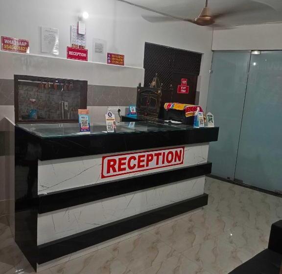 호텔 Oyo Dixit Gest House