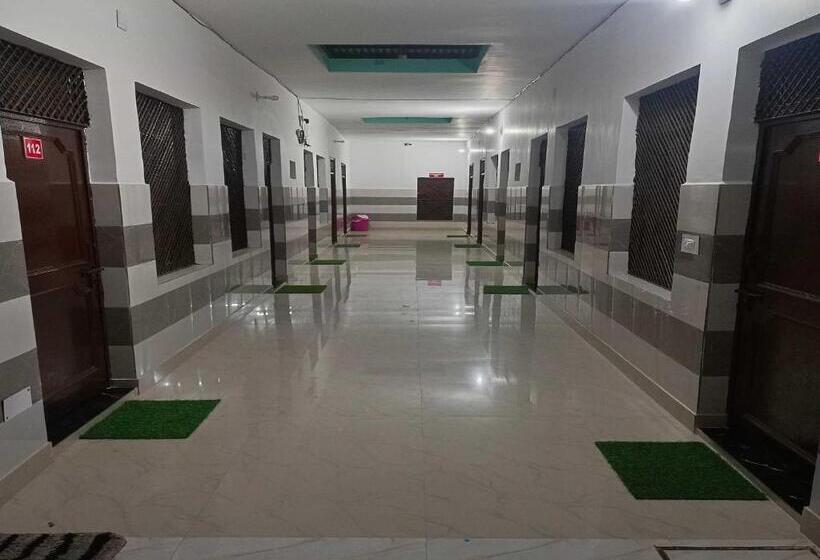 호텔 Oyo Dixit Gest House